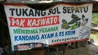 6 Spanduk Jualan Enggak Matching Ini Bikin Pembeli Bingung (Twitter/nocontextwarung)