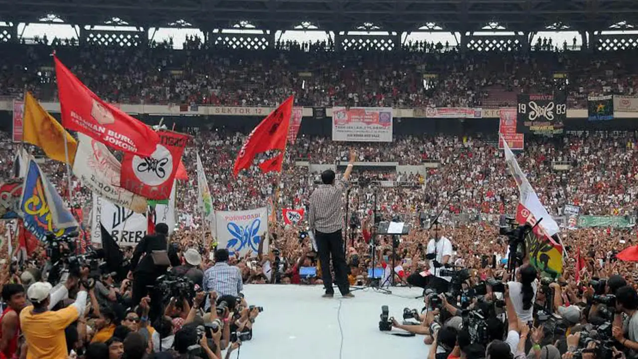 Salam 2 Jari Jokowi di Tengah Ribuan Pendukung