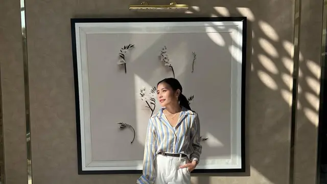 Outfit Casual Ala Prilly Latuconsina Dengan Gaya Smart Casual, Bak Pancarkan Pesona Independent Women