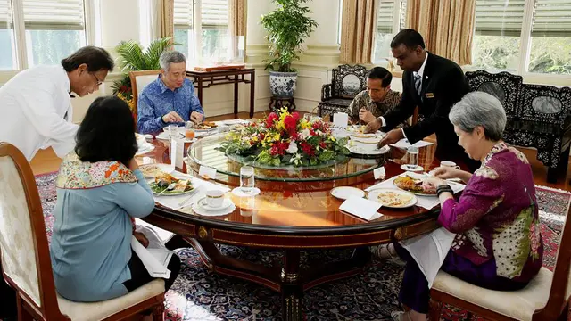 Foto Jokowi dan Keluarga Sarapan Nasi Lemak Bareng PM Singapura