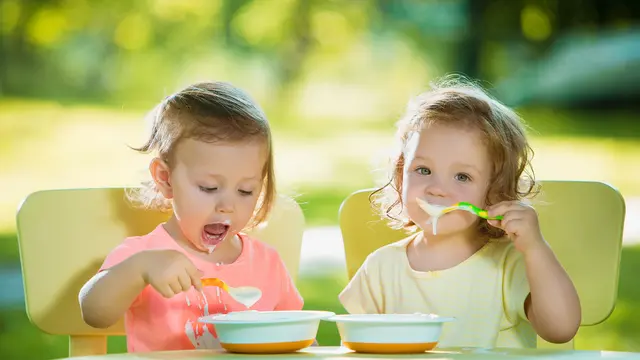 cara atasi mainan masuk mulut bayi