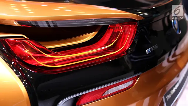 mobil BMW i8 Roadster