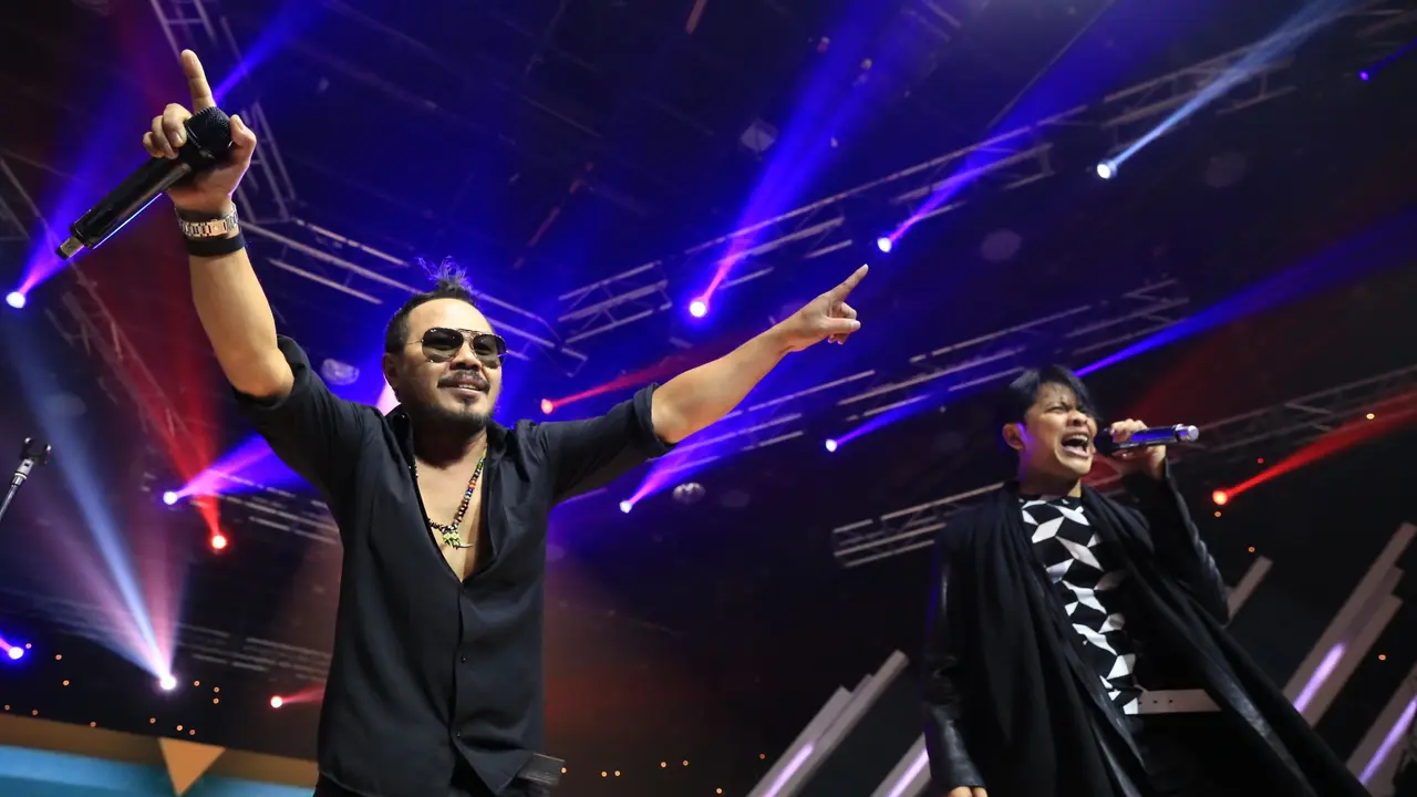 [Bintang] Jamrud dan Gigi