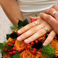 Bukannya nggak sayang, tapi setelah menikah nanti lebih baik kamu memutuskan untuk hidup terpisah dari orangtua. Kenapa? Ini 5 alasannya. (Foto: ourpeacefulfamily.com)