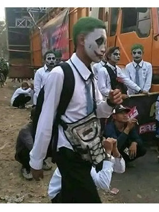 Potret Nyeleneh Orang Berdandan ala Joker Ini Bikin Tepuk Jidat