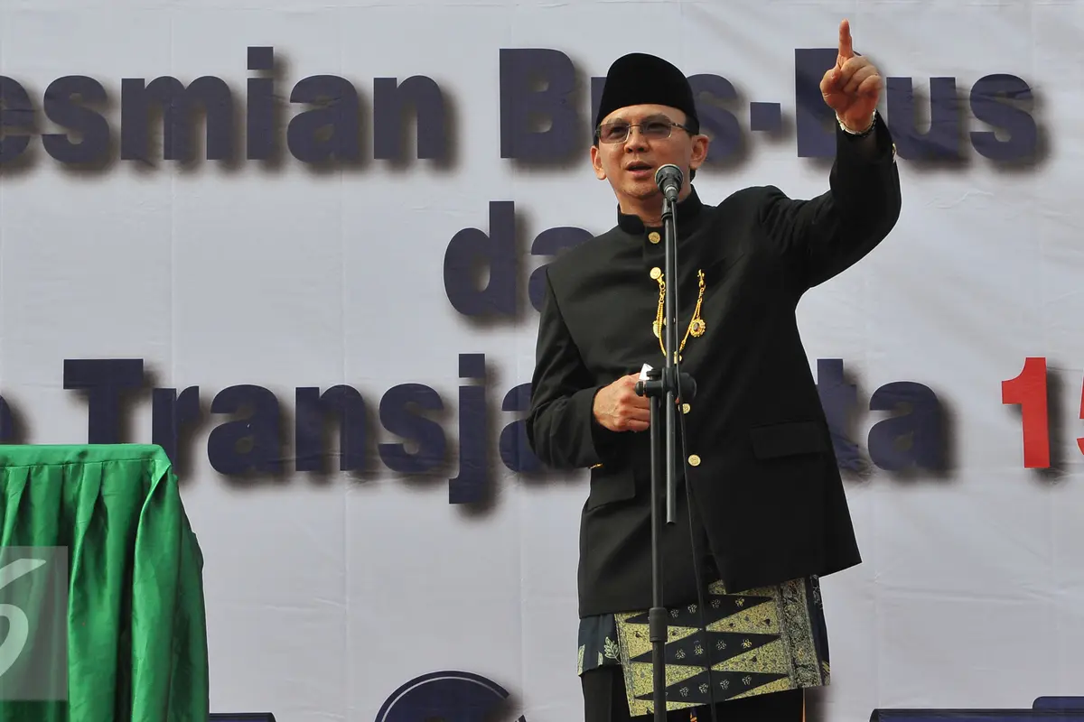 Ahok Luncurkan Bus dan Hotline Transjakarta yang Baru
