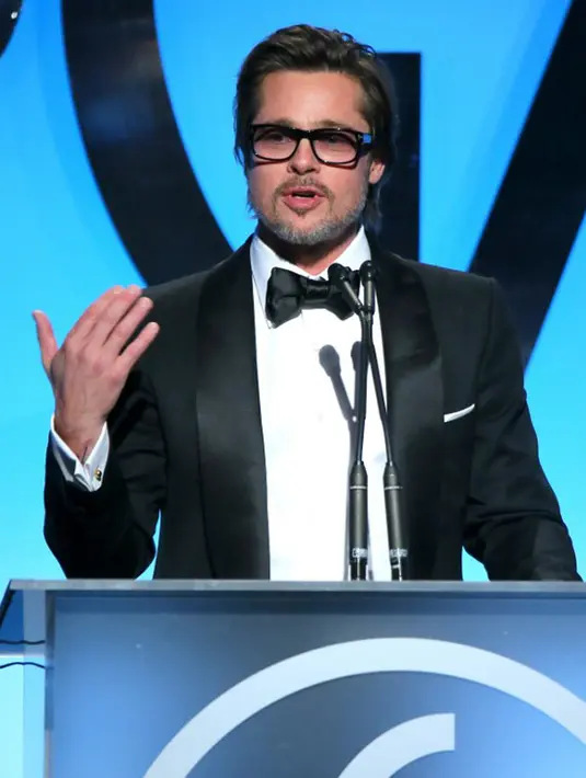 Pitt disebut melakukan rehabilitasi untuk tidak mengkonsumsi minuman beralkohol lagi. Ia akan menerapkan pola hidup yang sehat, dan tidak ingin seperti dulu lagi. Bahkan ia akan menggantinya dengan minuman jenis jus. (AFP/Bintang.com)