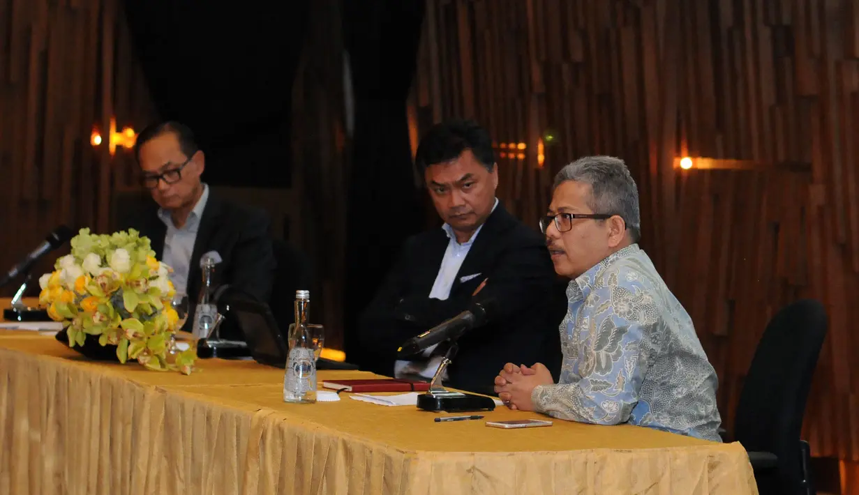 Direktur Eksekutif CSIS, Dr Rizal Sukma (kanan) menjadi pembicara dalam diskusi "Assessing President Joko Widodo's Visits to Japan and China" yang diselenggarakan FPCI di SCTV Tower, Jakarta, Rabu (1/4/2015). (Liputan6.com/Helmi Fithriansyah)