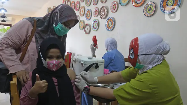 Cara Tenaga Kesehatan Tarik Minat Anak untuk Vaksinasi COVID-19