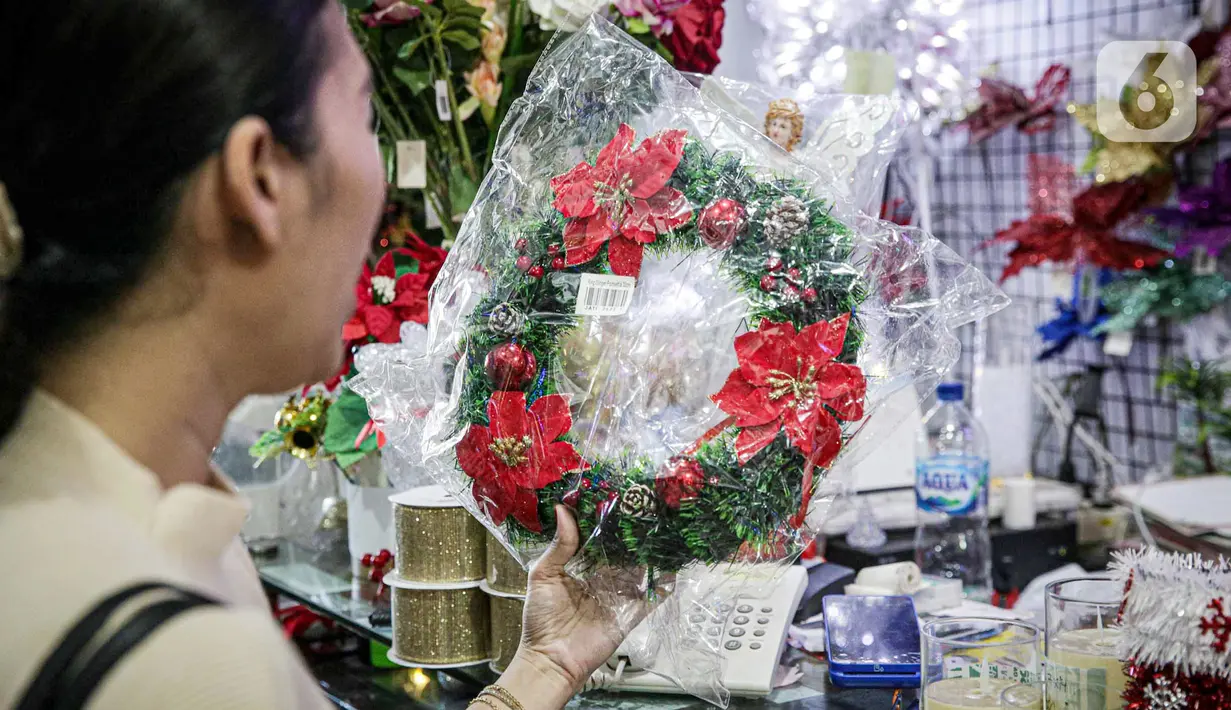 Pasar Asemka sendiri buka setiap hari dari pukul 08.00 sampai 18.00 WIB. (Liputan6.com/Faizal Fanani)