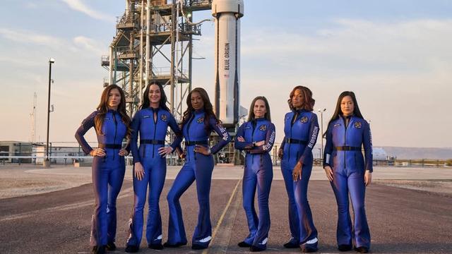 Katy Perry Bersama Lima Perempuan saat Terbang ke Luar Angkasa