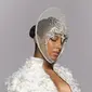 Penyanyi Alicia Keys Pakai Headpiece Karya Rinaldy Yunardi. (dok.Instagram @rinaldyyunardi/https://www.instagram.com/p/CXyAYVYvxxl/Henry)