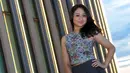 Saat sesi pemotretan, senyum indah selalu menghiasi dara cantik pelantun 'Haruskah Ku Mati' yang pernah dipopulerkan oleh ADA Band, Jakarta, Sabtu (14/2/2015). (Liputan6.com/Panji Diksana)