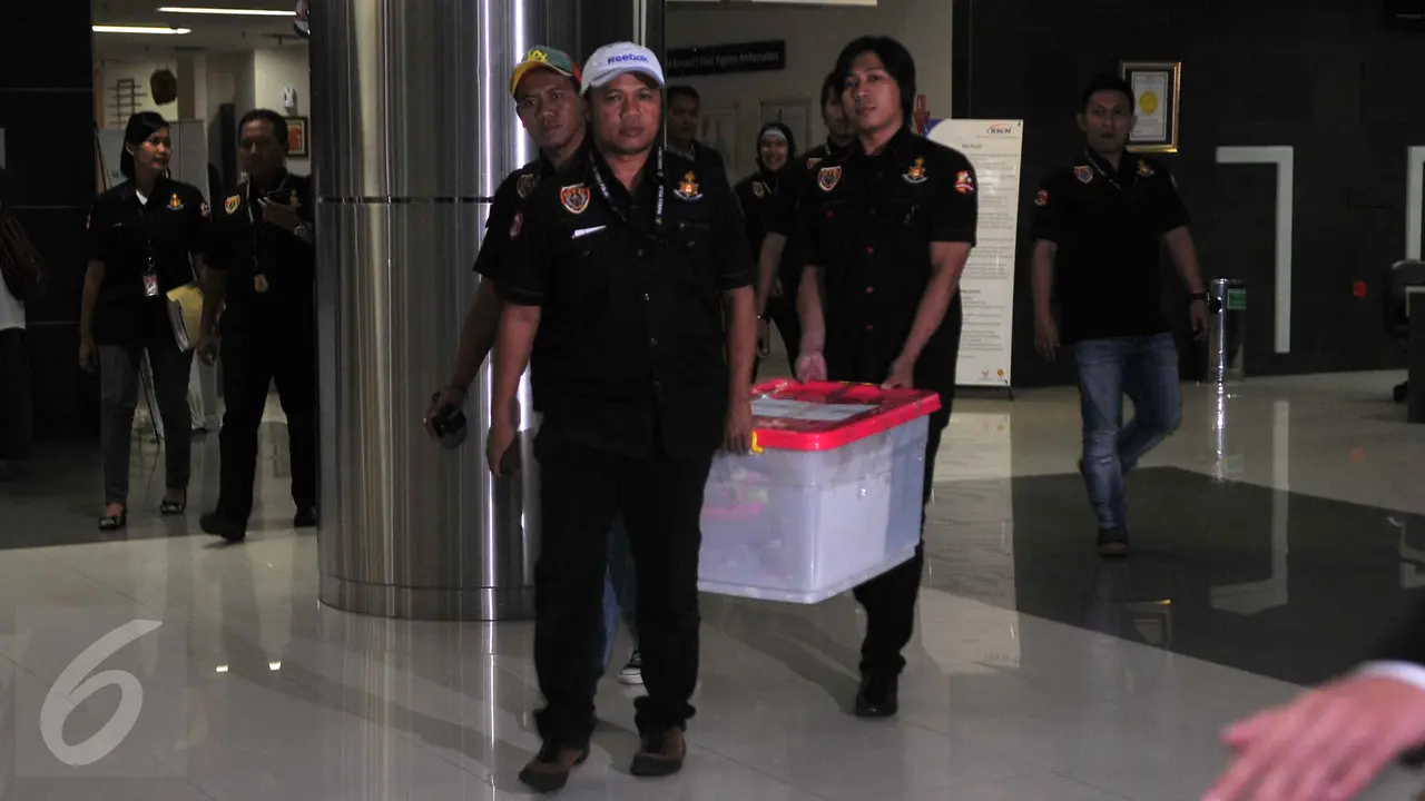 20160204- Polisi Geledah RSCM-Jakarta-Gempur M Surya