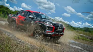 New Mitsubishi Triton beraksi di Asia Cross Country Rally (AXCR) 2022 . (Mitsubishi Motors)