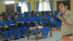 Citizen6, Surabaya: Sementara dari Dinas Pertanian hadir Kepala Balai Pembibitan Dinas Pertanian Kota Surabaya, Ir. Djoelianto MP, berserta beberapa stafnya sekaligus sebagai narasumber. (Pengirim: Penkobangdikal)
