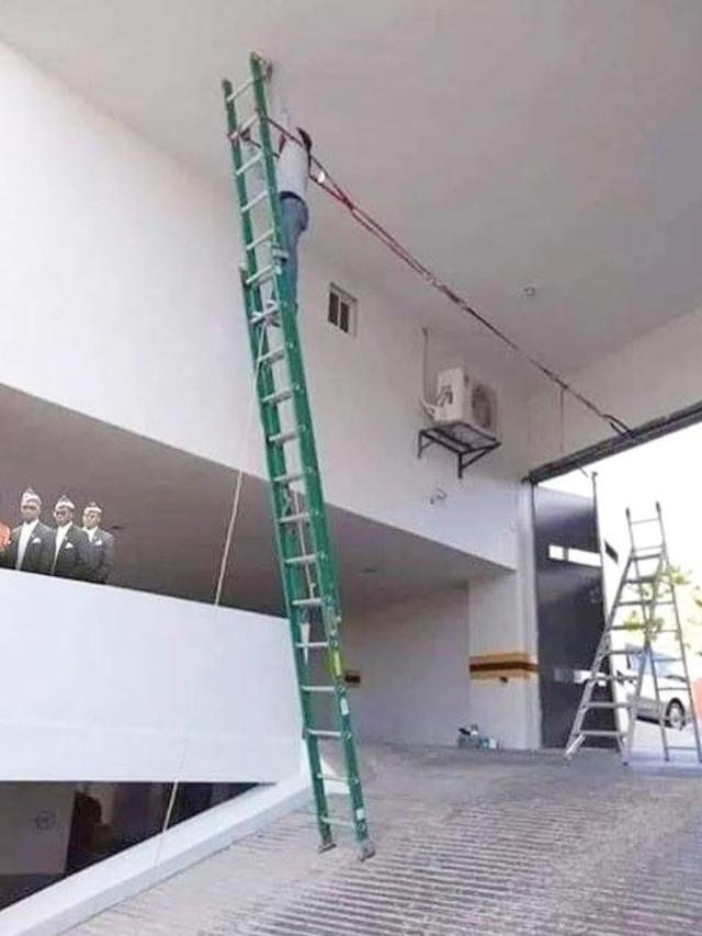 6 Potret Tangga Tukang Dirakit Ini Nyeleneh, Bikin Enggak Berani Naik