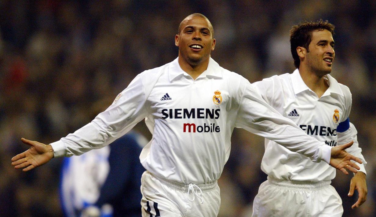 Madrid yang kepincut dengan aksi Ronaldo memboyong sang bomber dengan dana 45 juta euro. Ronaldo menjadi satu dari sekian pemain yang diproyeksikan masuk ke skuat Galacticos saat itu. (AFP/Pierre Marcou)  4. Toni Kroos - Kross adalah motor permaina