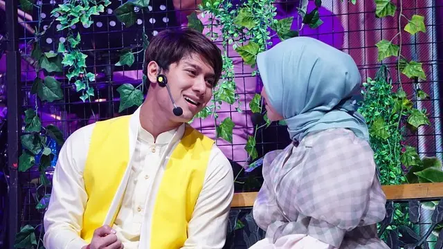 6 Potret Manis Lesty Kejora dan Rizky Billar di Konser Hijrah Cinta, Makin Dekat