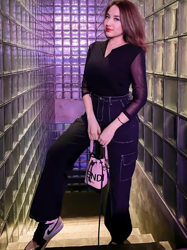 Ikuti Jejak Sang Nenek, Ini 6 Potret Rumy Rach Cucu Elvy Sukaesih