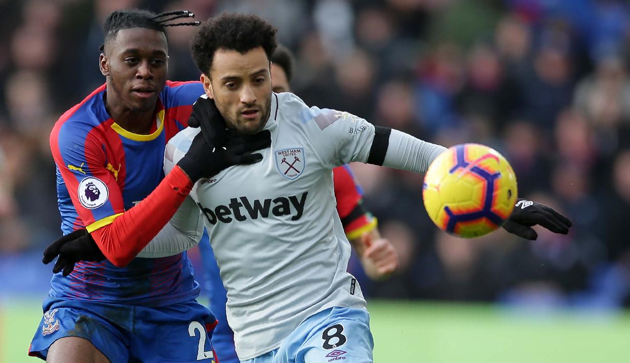 Manchester United berhasil mendatangkan Aaron Wan-Bissaka setelah sebelumnya bersaing dengan Barcelona. (Photo by Daniel LEAL-OLIVAS / AFP)