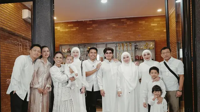 6 Potret Gaya Artis Berangkat Haji Tahun 2024, Raffi Ahmad-Nagita Slavina hingga Atta Halilintar-Aurel Hermansyah