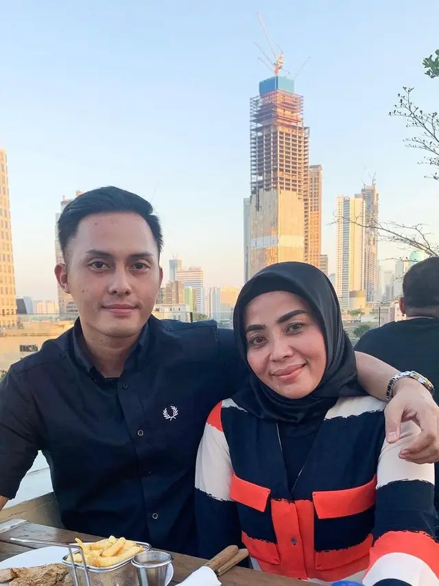[Fimela] Muzdalifah dan Fadel Islami