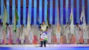 Menteri Pemuda dan Olahraga, Dito Ariotedjo menyampaikan sambutan dalam Upacara Penutupan Pekan Paralimpiade Nasional XVII di Stadion Manahan, Solo, Jawa Tengah, Minggu (13/10/2024). (PB PEPARNAS XVII/Agung Supriyanto)