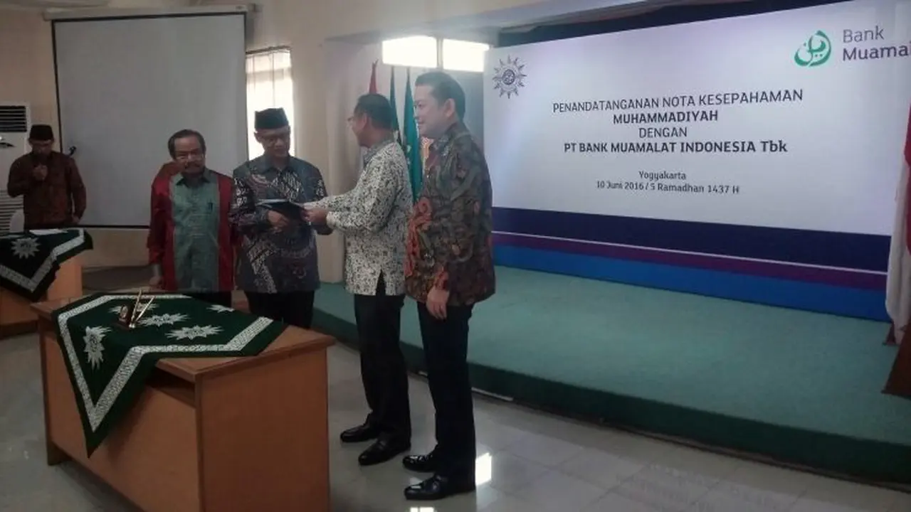 Penandatanganan nota kesepahaman antara Muhammadiyah dengan Bank Muamalat. 