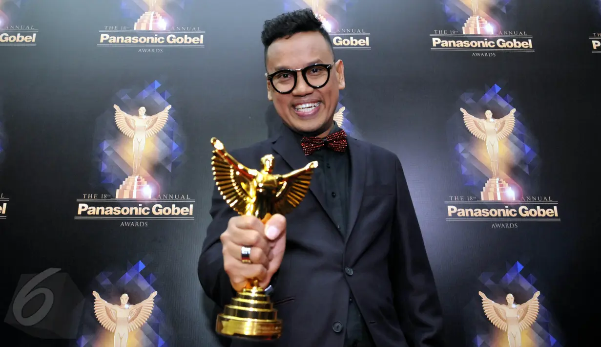 Uya Kuya saat menghadiri Panasonic Gobel Awards 2015 di Hotel Fairmont, Senayan Jakarta, Kamis (28/5/2015). Uya Kuya terpilih sebagai Host Quiz dan Gameshow (Liputan6.com/Panji Diksana)
