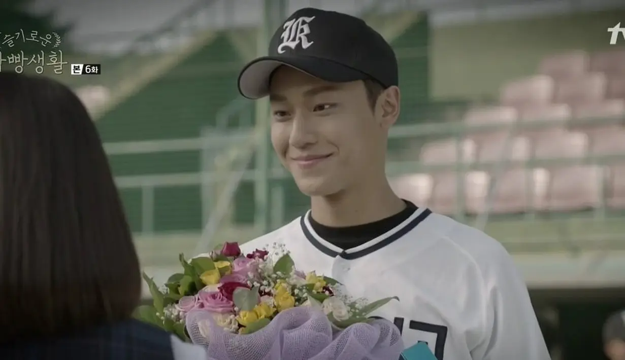 Dalam proyek debut dramanya Prison Playbook, Lee Do Hyun berperan sebagai pemain bisbol di sekolah menengah. Drama ini tayang pada 2017 lalu. (Foto: Instagram/ ldh_sky)