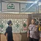 Polisi mendalami motif pembakaran Masjid Jami Al-Falah, Sunter, Jakarta Utara pada Rabu, 24 Januari 2024. Pria berinisial SMY (20) ditangkap polisi karena aksinya tersebut. (Bachtiarudin Alam/Merdeka).