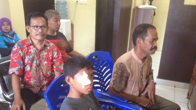 Saat Pulpen Guru Tertancap di Mata Siswa