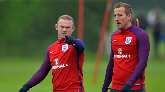 Wayne Rooney dan Harry Kane