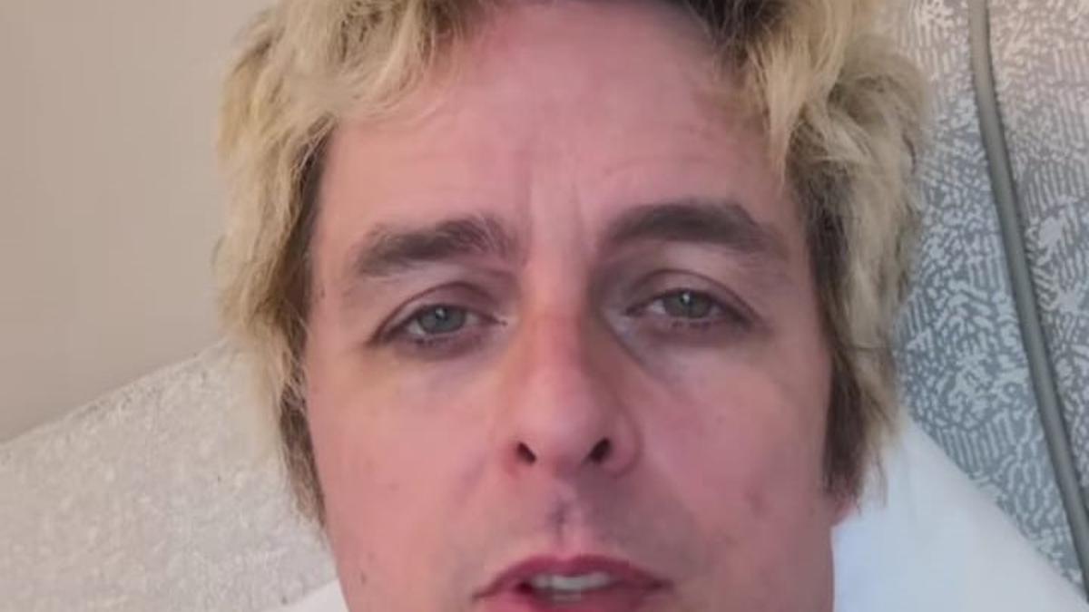 Konser Green Day di Jakarta Sukses, Billie Joe Armstrong Beri Kecupan kepada Seluruh Fans di Indonesia