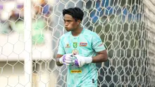 Pemain Persebaya Surabaya,&nbsp;Ernando Ari saat berhadapan dengan Persita Tangerang&nbsp;pada pekan kedua BRI Super League 2025/2026 di Indomilk Arena, Sabtu (16/8/2025). (Bola.com/ Abdul Aziz)