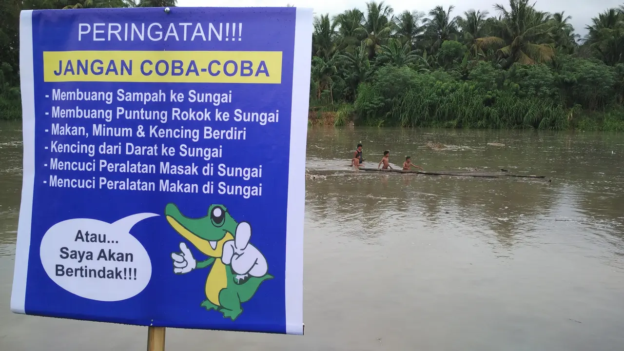 Jangan Buang Sampah Sembarang di Sungai