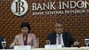 Gubernur BI Perry Warjiyo (kanan) didampingi DGS Destry Damayanti memberi keterangan pers hasil Rapat Dewan Gubernur di Kantor BI, Jakarta, Kamis (19/9/2019). Bank Indonesia menurunkan suku bunga acuan BI 7 Days Reverse Repo Rate sebesar 25 basis poin menjadi 5,25 persen. (Liputan6.com/Angga Yuniar)