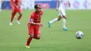 Pemain Persija Jakarta, Riko Simanjuntak menguasai bola saat menghadapi PSM Makassar pada laga pekan ke-20 BRI Liga 1 2022/2023 di Stadion Patriot Candrabhaga, Bekasi, Rabu (25/1/2023). Persija menang dengan skor 4-2. (Bola.com/M Iqbal Ichsan)