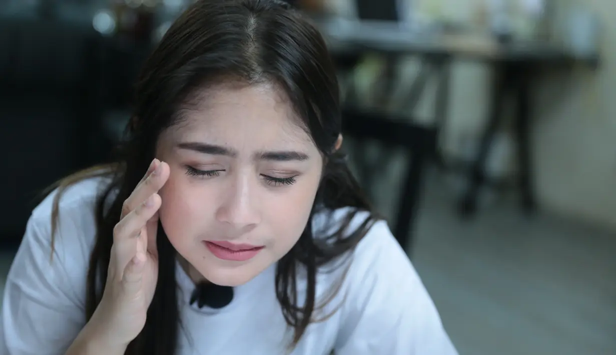 Usai melakukan Live Chatting, Prilly menceritakan pada tim Bintang.com perihal kesannya selama menyapa para penggemarnya. Menurut Prilly, kebanyak pertanyaan dari penggemarnya berkaitan dengan mini konsernya. (Adrian Putra/Bintang.com)