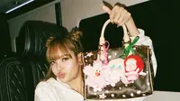 Fakta Boneka Cry Baby, dari Simbol Emosi hingga Koleksi Viral Berkat Lisa BLACKPINK (foto: Instagram/lalalalisa_m)