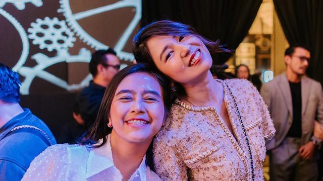 6 Potret Kompak Laura Basuki dan Manajernya, Bak Saudara Kandung