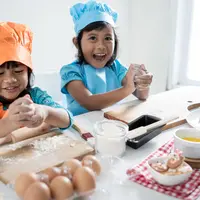 Ilustrasi live cooking bersama anak-anak (Foto: Shutterstock)