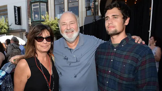 Rob Reiner, Michele Singer, dan anak mereka, Nick Reiner pada 2013. (Michael Buckner / GETTY IMAGES NORTH AMERICA / Getty Images via AFP)