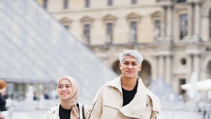 Tampilan romantis Rizky Billar dan Lesti Kejora di Paris