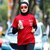 Bahkan, saat melakukan olahraga seperti lari, tak jarang pula jika Soraya menggunakan hijab khusus olahraga. Tentu saja hijab yang digunakan pun disesuaikan dengan warna baju yang dipakai. (Liputan6.com/IG/@sorayalarasat1)
