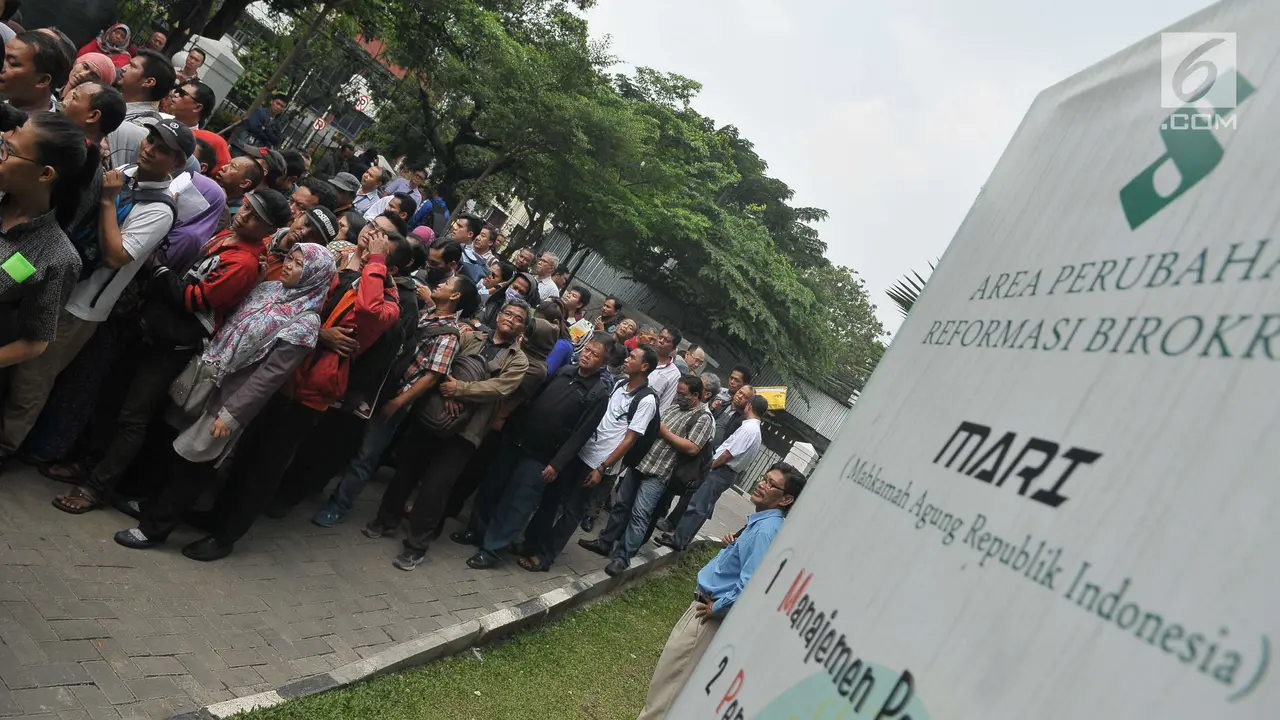 20170524-Ratusan nasabah Koperasi Pandawa padati PN Jakpus-Afandi