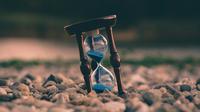 How to make time go faster. (Photo: Aron Visuals/Unsplash)