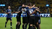 Para pemain Inter Milan merayakan gol yang dicetak Denzel Dumfries ke gawang Atalanta pada semifinal Piala Super Italia di Al-Awwal Park, Riyadh, Jumat (3/12/2025) dini hari WIB.