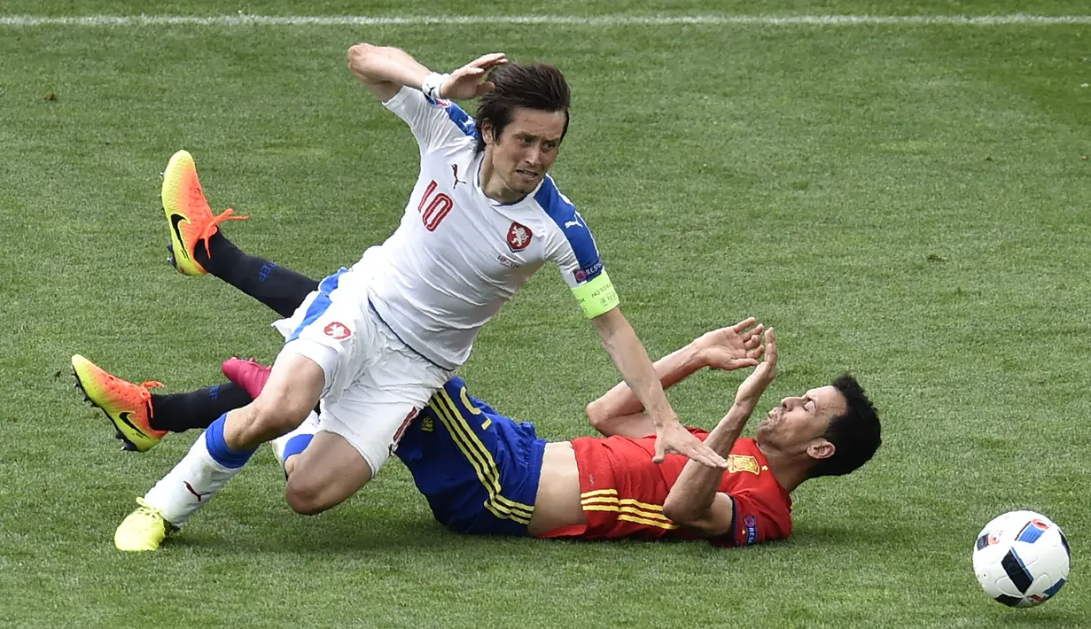 Gelandang serang Timnas Rep. Ceska, Tomas Rosicky yang telah pensiun bersama timnas usai Euro 2016 tercatat memiliki total 105 caps bersama timnas dengan torehan 23 gol. Namun tak satupun gol dicetaknya dalam 4 edisi Euro yang diikutinya pada 2000, 2004, 2012 dan 2016. Dari total 10 laga, ia hanya menorehkan 1 assist. (AFP/Pascal Pavani)